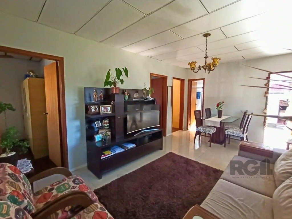 Casa com 3 quartos espaçosos, 2 banheiros bem distribuídos e 2 vagas de garagem — foto 2