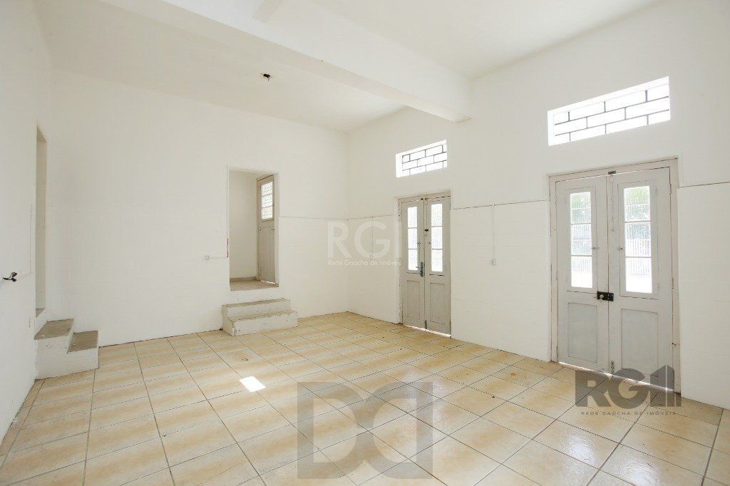 Prédio 3 andares. Composto de salas e apartamentos — foto 47