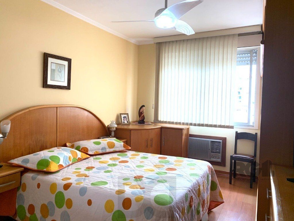 apartamento de 3 dormitórios , transformado em 2 com fácil reversão, Living para dois ambientes, com sacada fechada. — foto 12
