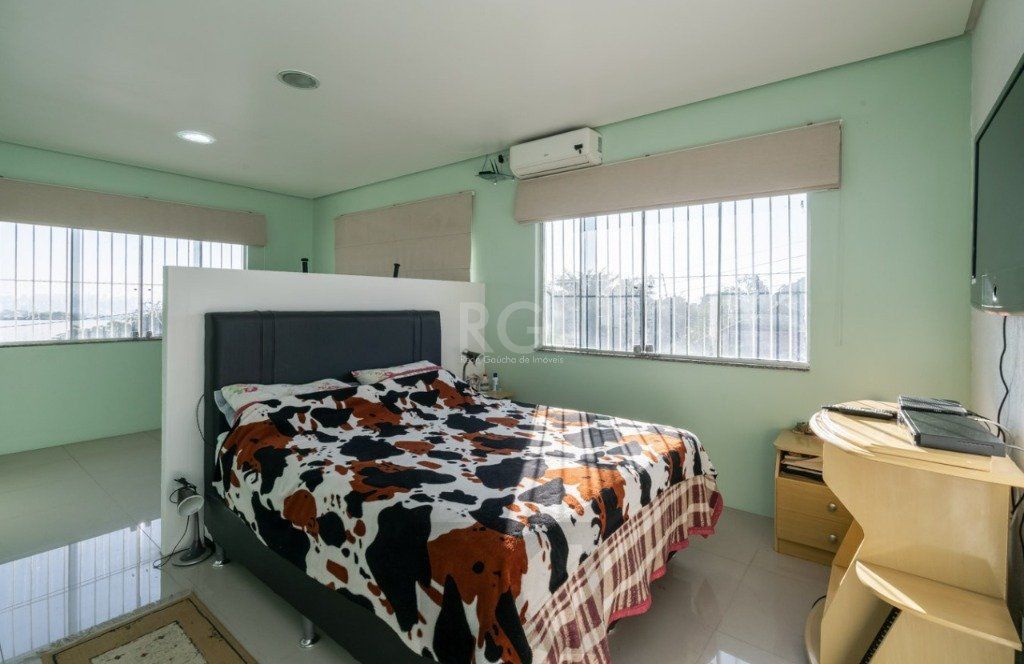 Casa para Venda - 259m², 4 dormitórios, sendo 1 suites, 4 vagas - Coronel Aparício Borges — foto 15