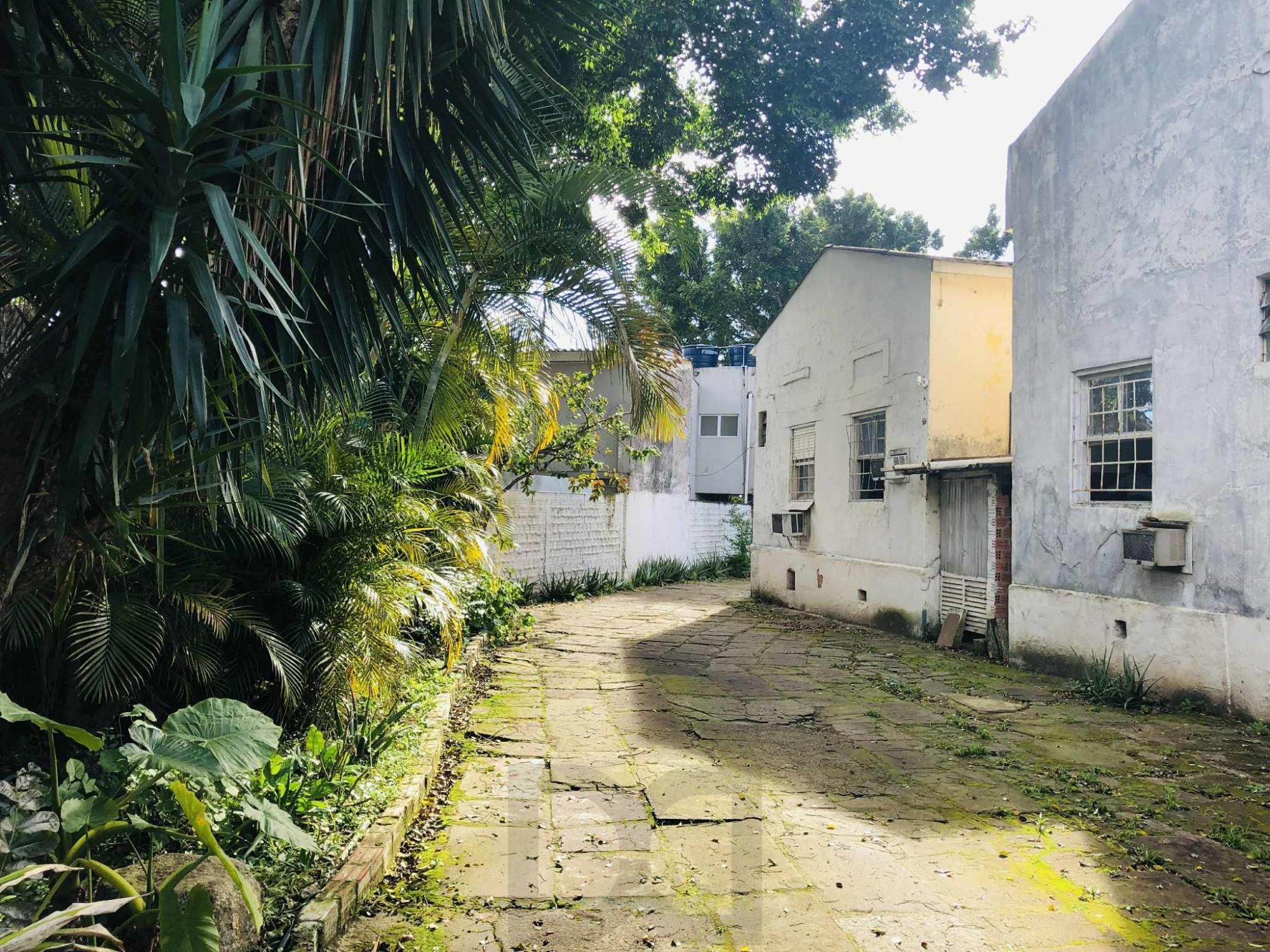 Vende terreno pronto para construir, esta é a sua chance! Localizado na Avenida Bento Gonçalves, Porto Alegre/RS, terreno que mede 22m² de testada, com frente a fundos de 58m², com fundos para Gomes Jardim. — foto 6