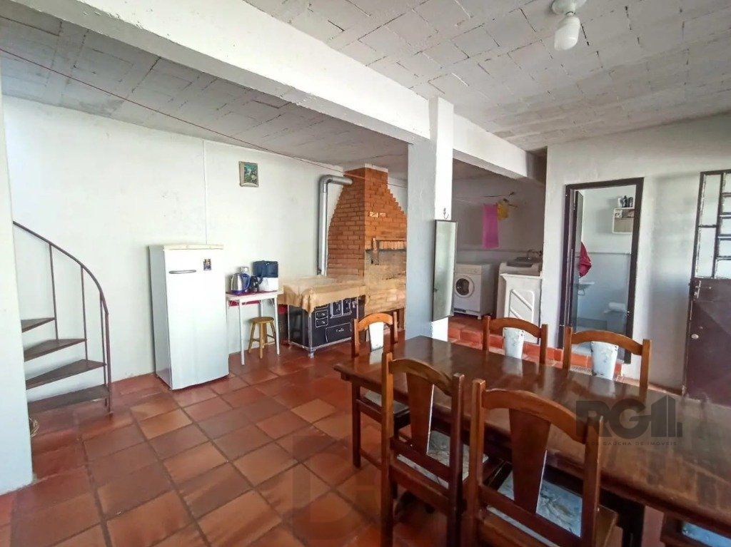 Casa com 3 quartos espaçosos, 2 banheiros bem distribuídos e 2 vagas de garagem — foto 3