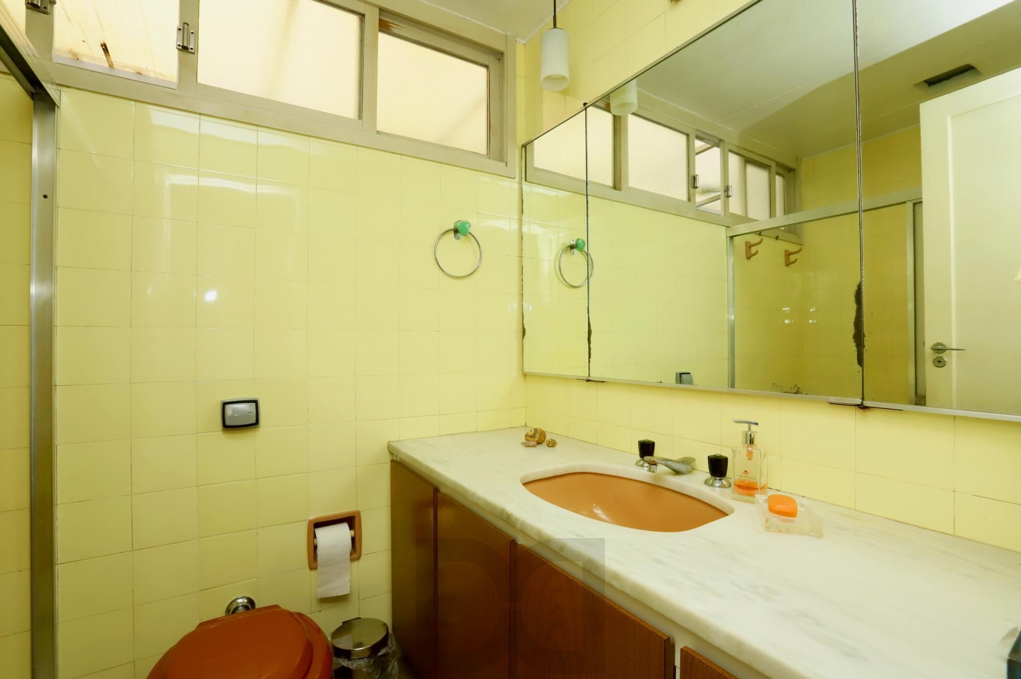 Casa no Bairro Petrópolis em Porto Alegre - Rua calma junto Av. Protásio Alves — foto 38