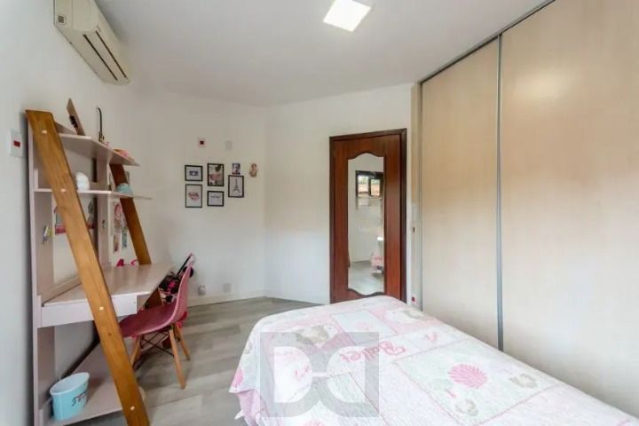 Casa 4 quartos com 233 m2 — foto 14