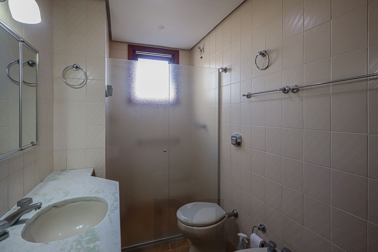 02 quartos no Bairro Higienópolis com Churrasqueira, Garagem e elevador — foto 17