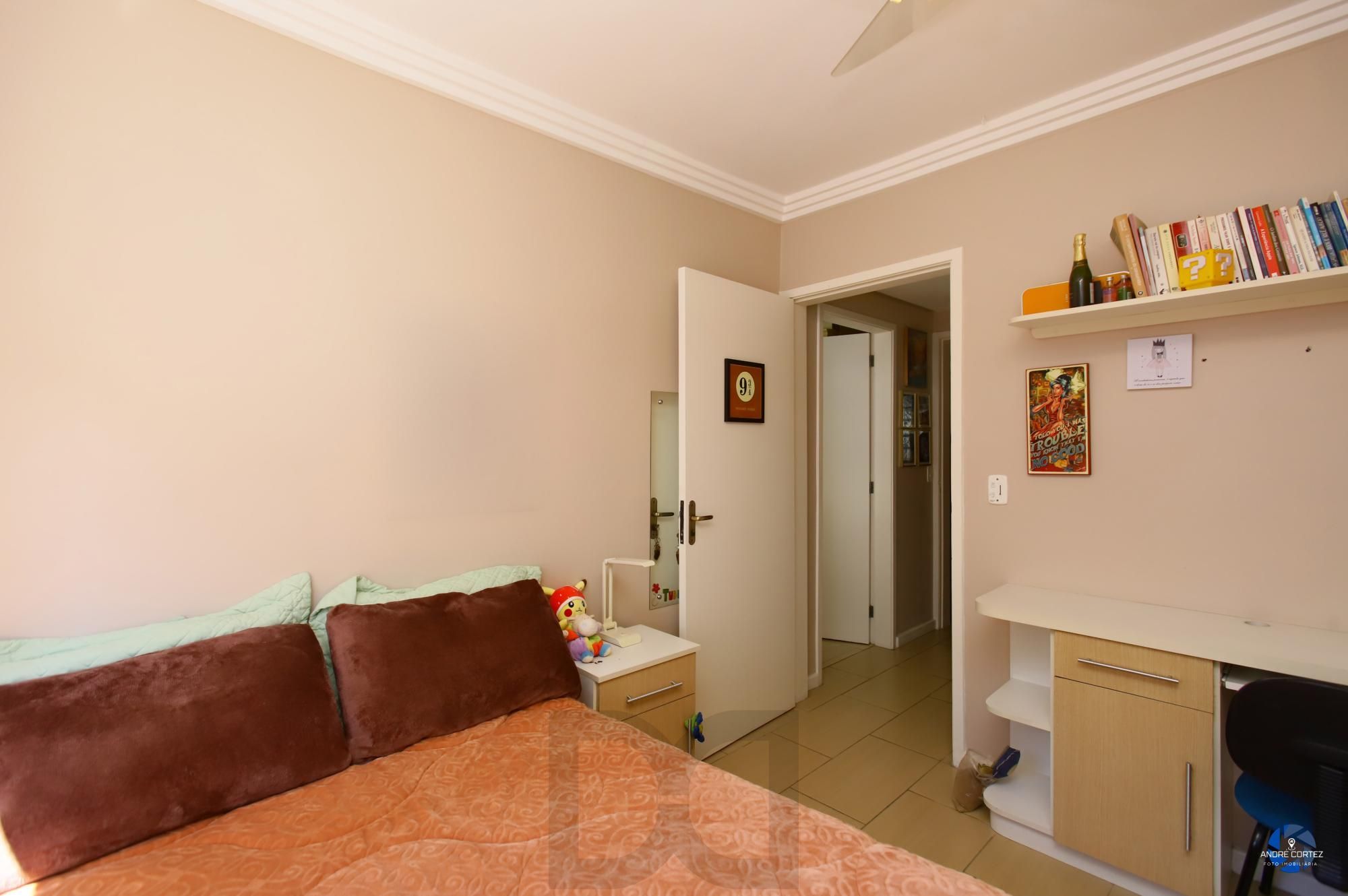 Vende cobertura: Piso inferior:  03 dormitórios, 02 banheiros, living 2 ambientes, cozinha americana. — foto 11