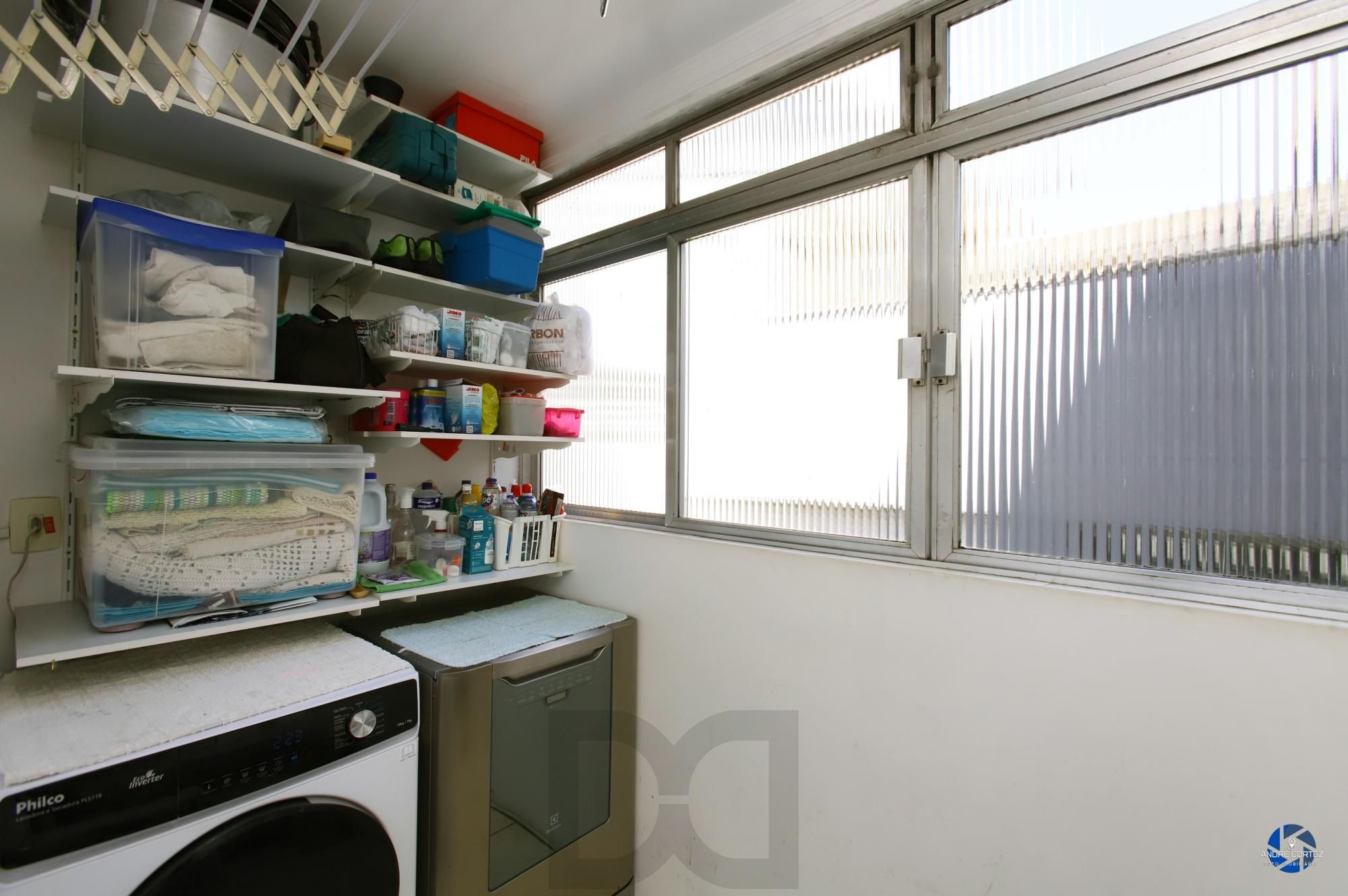 Vende cobertura: Piso inferior:  03 dormitórios, 02 banheiros, living 2 ambientes, cozinha americana. — foto 30