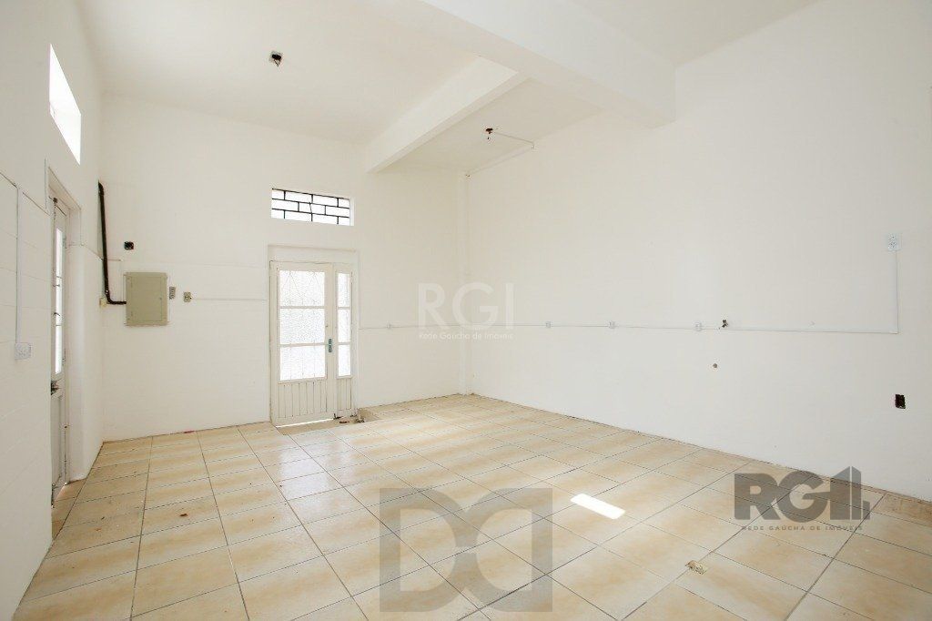 Prédio 3 andares. Composto de salas e apartamentos — foto 39