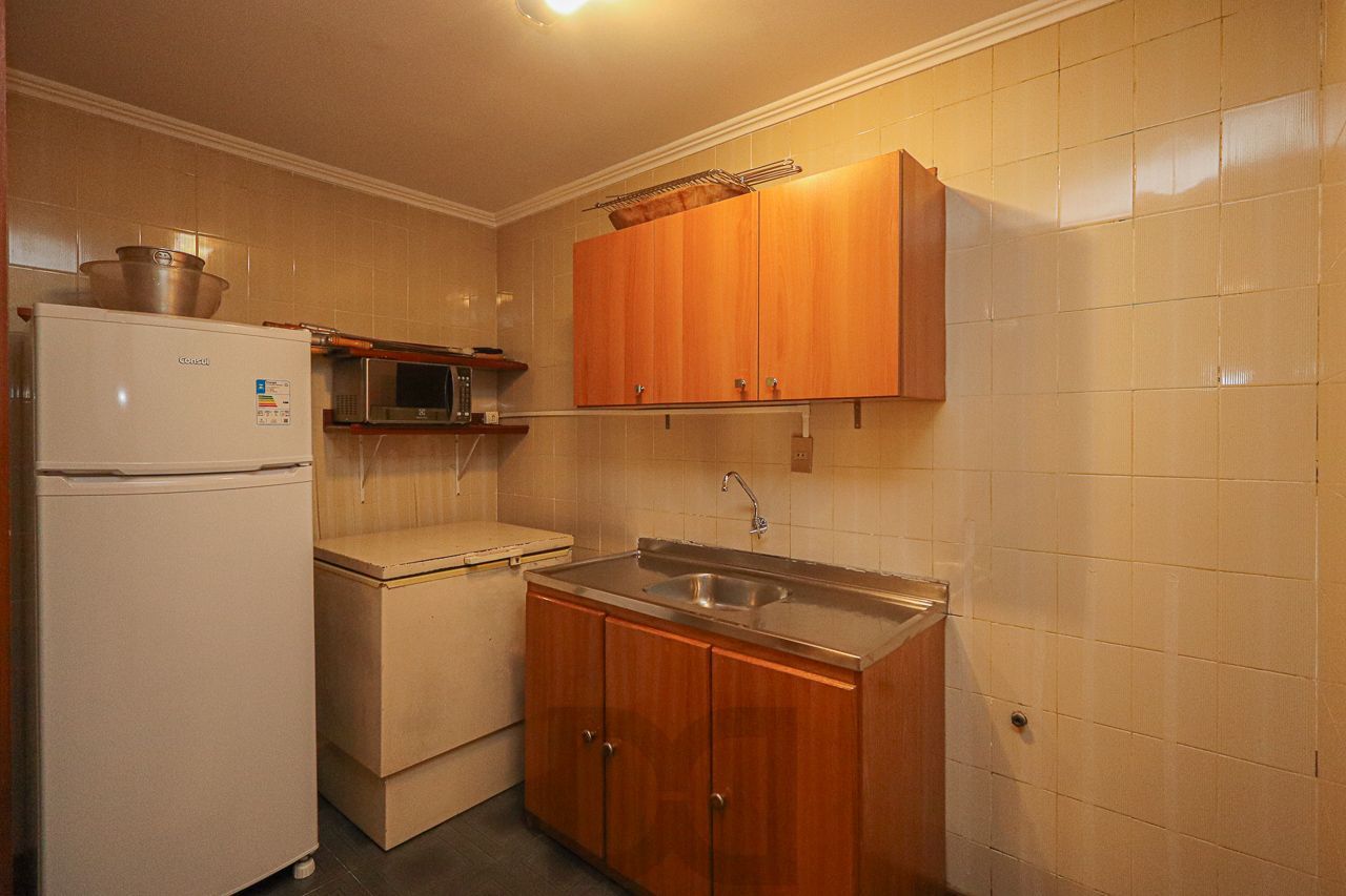 02 quartos no Bairro Higienópolis com Churrasqueira, Garagem e elevador — foto 47