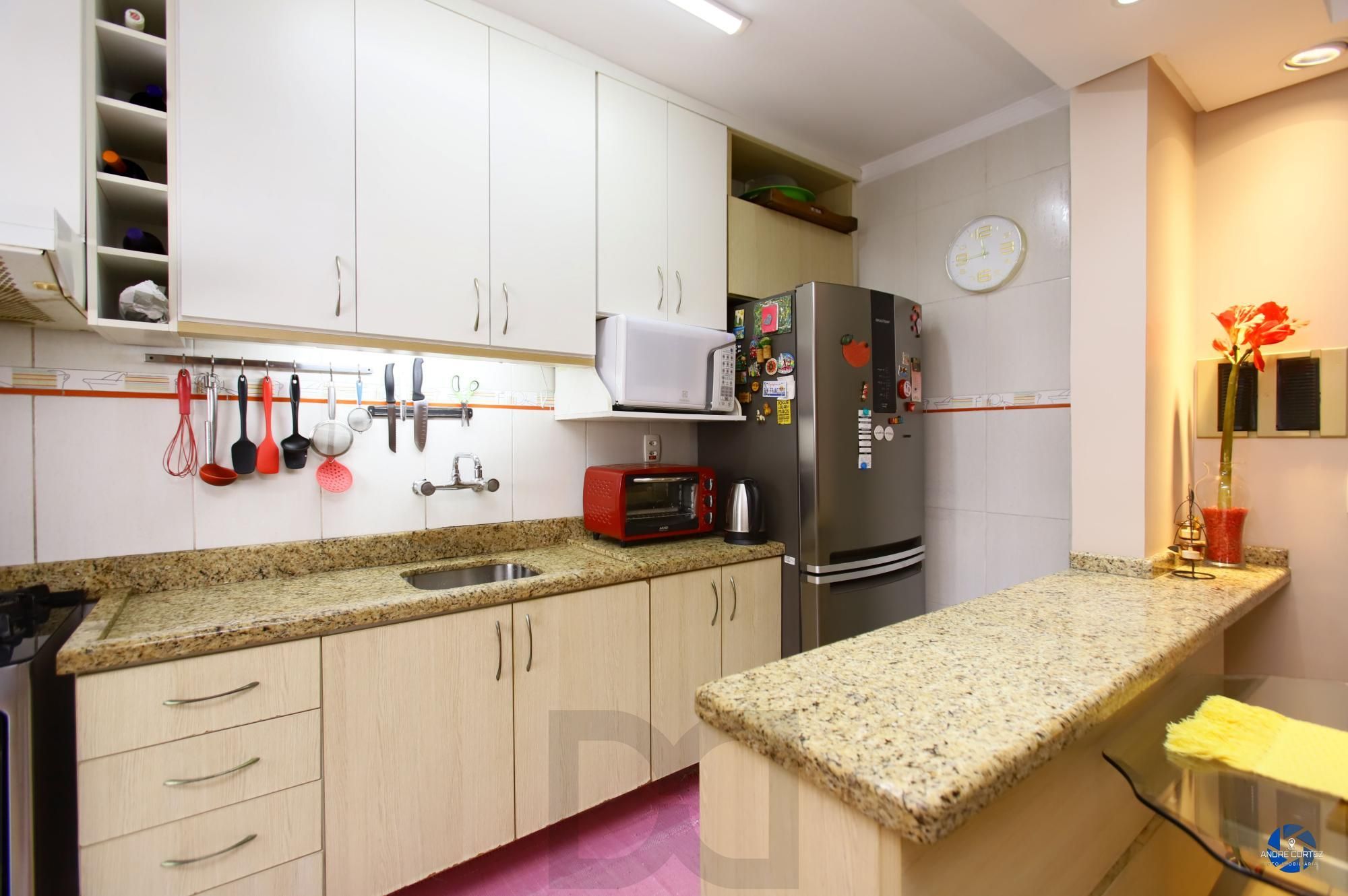 Vende cobertura: Piso inferior:  03 dormitórios, 02 banheiros, living 2 ambientes, cozinha americana. — foto 46