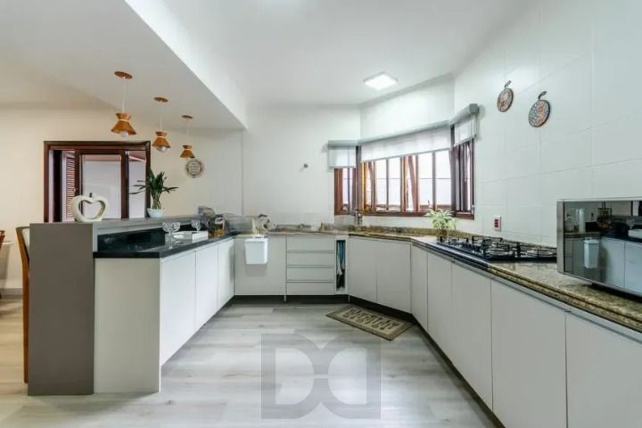 Casa 4 quartos com 233 m2 — foto 4