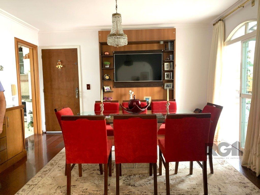 apartamento de 3 dormitórios , transformado em 2 com fácil reversão, Living para dois ambientes, com sacada fechada. — foto 4