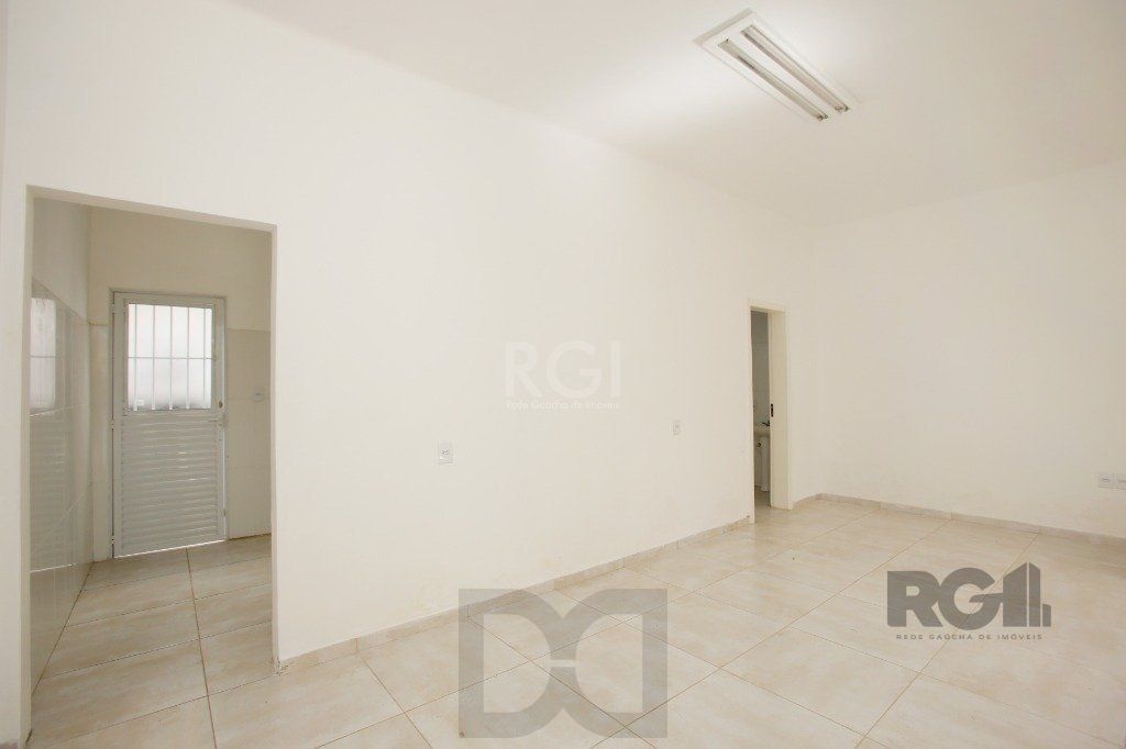 Prédio 3 andares. Composto de salas e apartamentos — foto 25