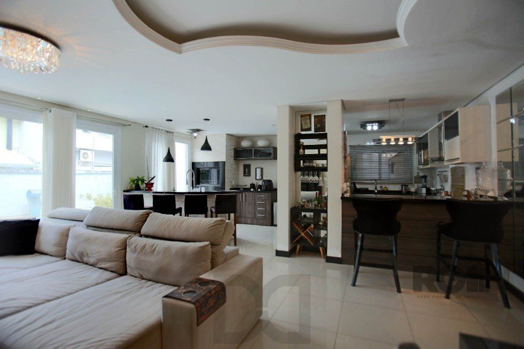 Casa 3 dormitórios, 300m², 3 banheiros, 4 garagens, Bairro Ecoville — foto 1