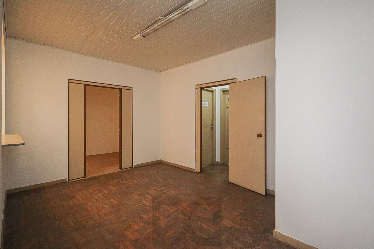 Prédio Comercial com entrada para caminhão — foto 14