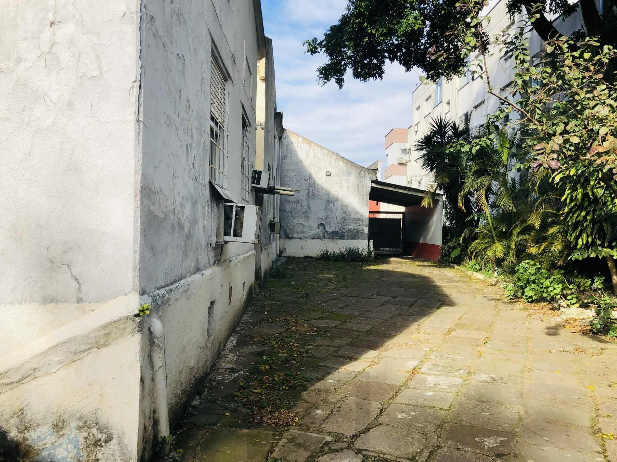 Vende terreno pronto para construir, esta é a sua chance! Localizado na Avenida Bento Gonçalves, Porto Alegre/RS, terreno que mede 22m² de testada, com frente a fundos de 58m², com fundos para Gomes Jardim. — foto 8