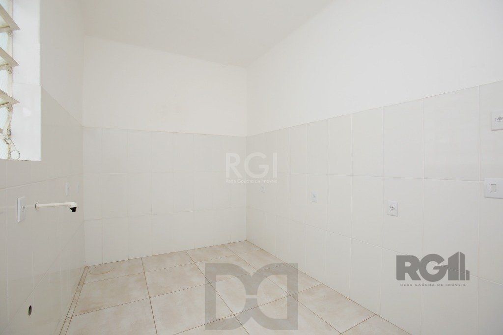 Prédio 3 andares. Composto de salas e apartamentos — foto 46