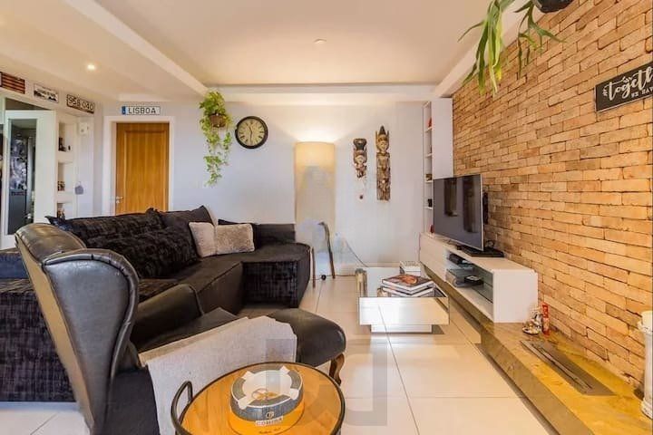 Apartamento à venda, 2 Quartos, 2 Banheiros, 2 Vagas, Bairro Menino Deus — foto 2