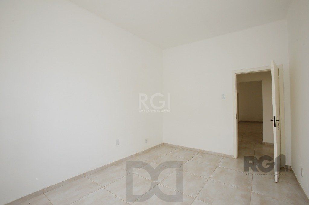 Prédio 3 andares. Composto de salas e apartamentos — foto 20