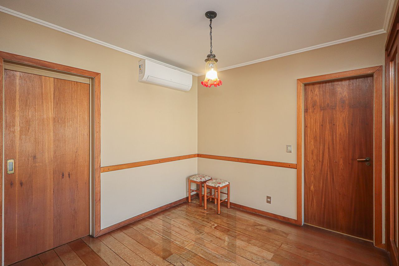 02 quartos no Bairro Higienópolis com Churrasqueira, Garagem e elevador — foto 6