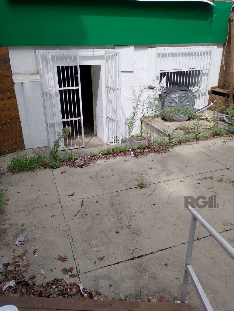 Loja comercial desocupada à venda no coração de Porto Alegre, localizada na Rua Mostardeiro — foto 1