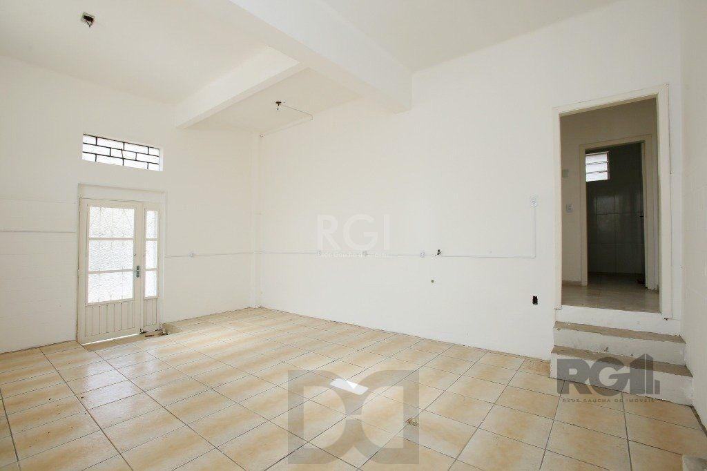 Prédio 3 andares. Composto de salas e apartamentos — foto 8