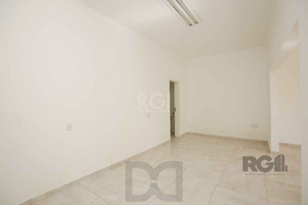 Prédio 3 andares. Composto de salas e apartamentos — foto 14
