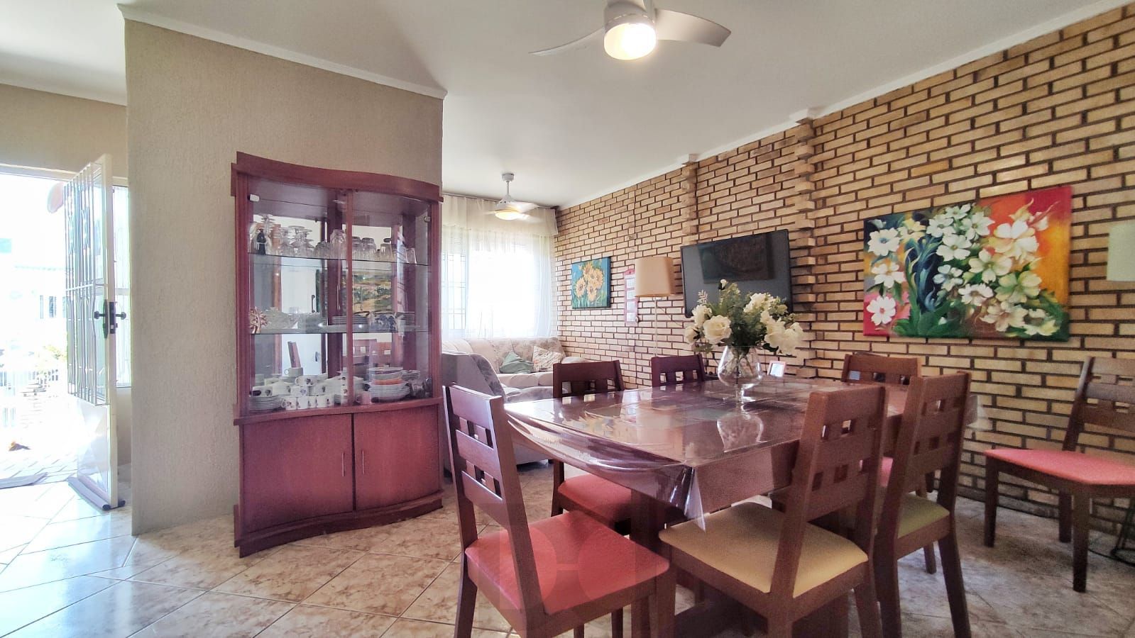 Casa com 4 Quartos e 2 banheiros e 2 Suites à Venda, 153 m² por R$ 990.000 — foto 7