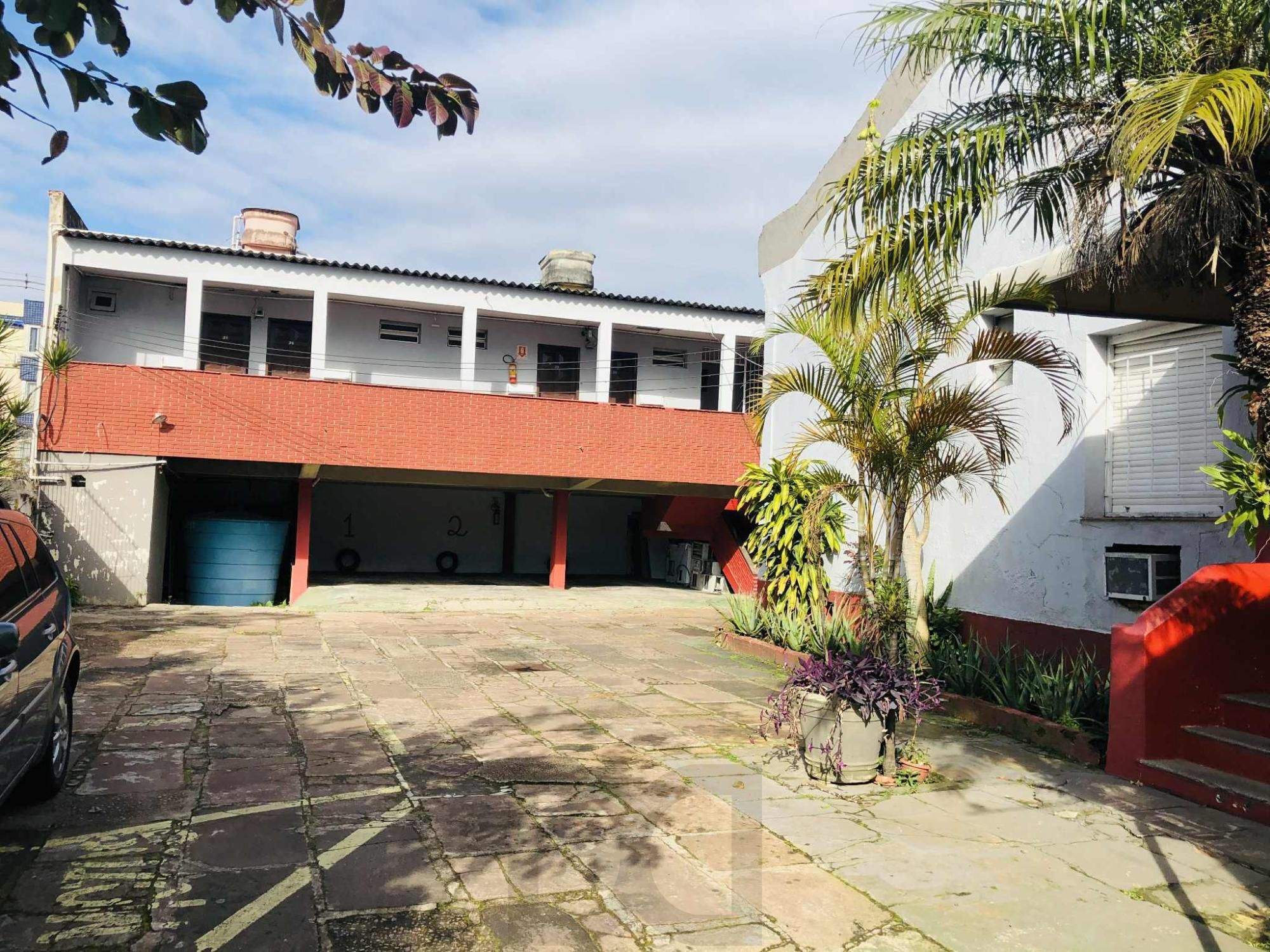 Vende terreno pronto para construir, esta é a sua chance! Localizado na Avenida Bento Gonçalves, Porto Alegre/RS, terreno que mede 22m² de testada, com frente a fundos de 58m², com fundos para Gomes Jardim. — foto 1