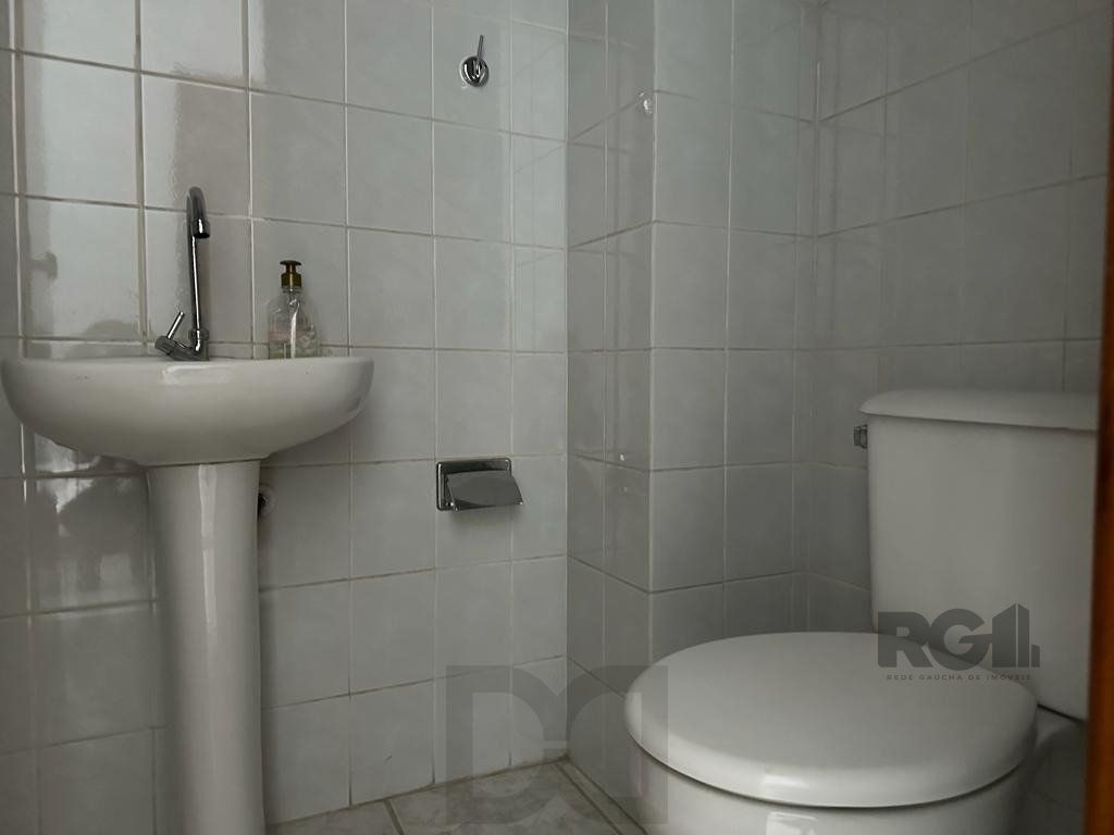 Prédio comercial com 02 lojas e 06 salas no bairro Jardim Itu, Porto Alegre/RS — foto 5