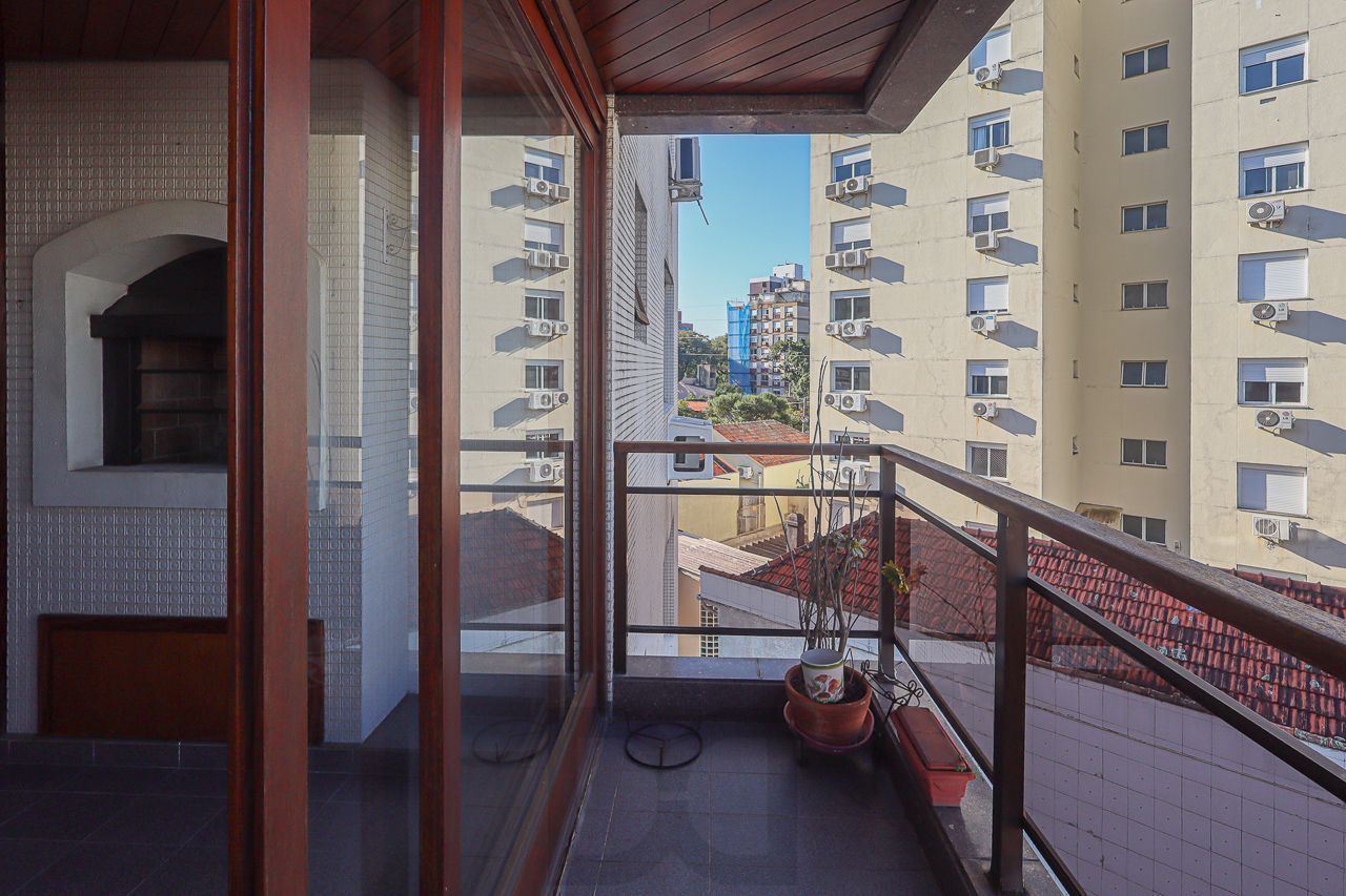 02 quartos no Bairro Higienópolis com Churrasqueira, Garagem e elevador — foto 14