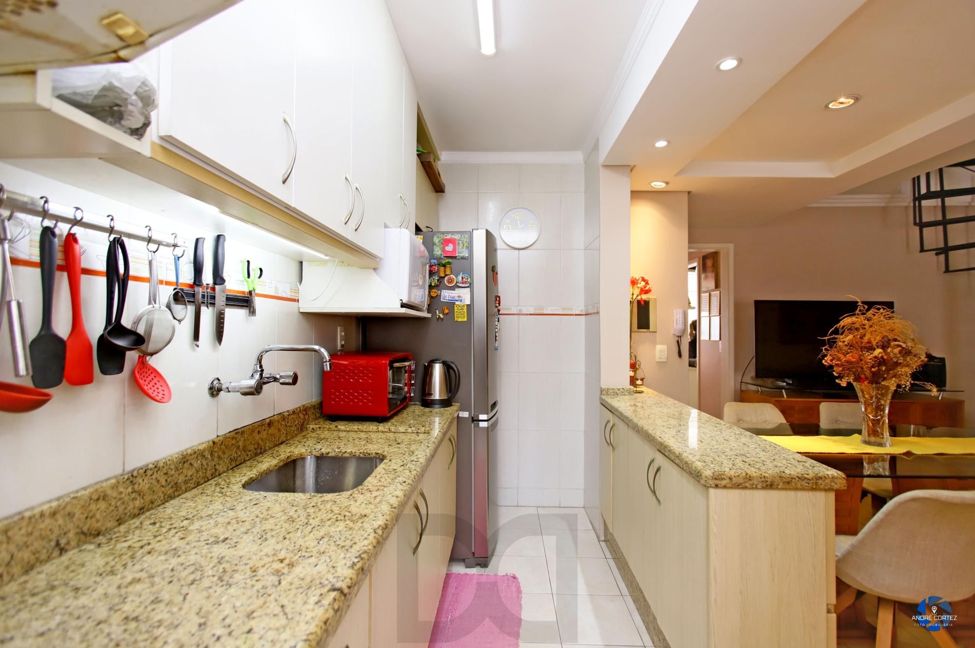 Vende cobertura: Piso inferior:  03 dormitórios, 02 banheiros, living 2 ambientes, cozinha americana. — foto 44