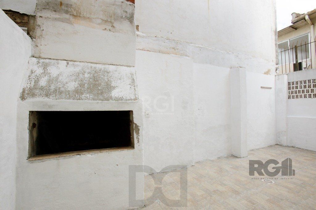 Prédio 3 andares. Composto de salas e apartamentos — foto 32