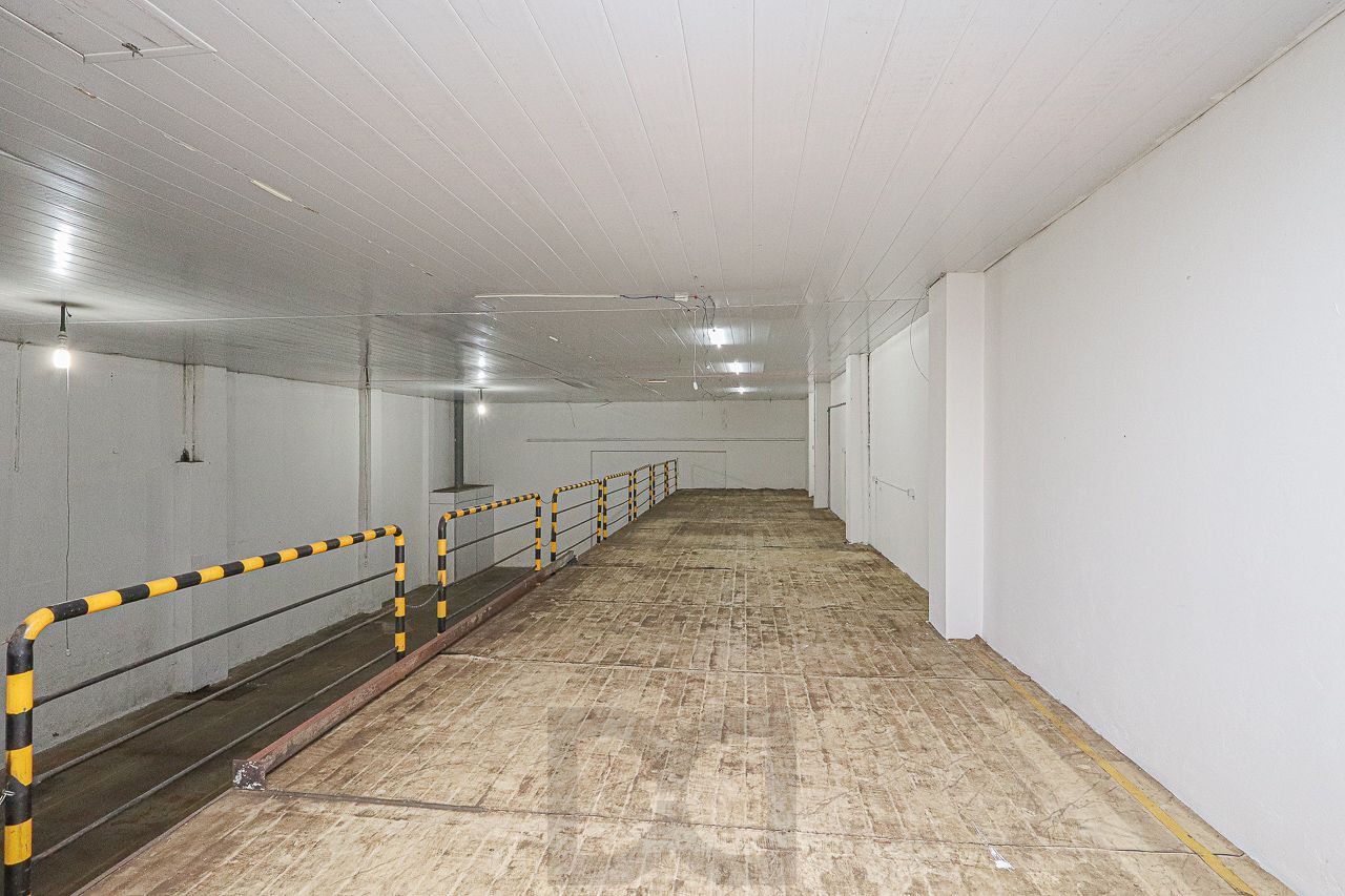 Prédio Comercial com entrada para caminhão — foto 7