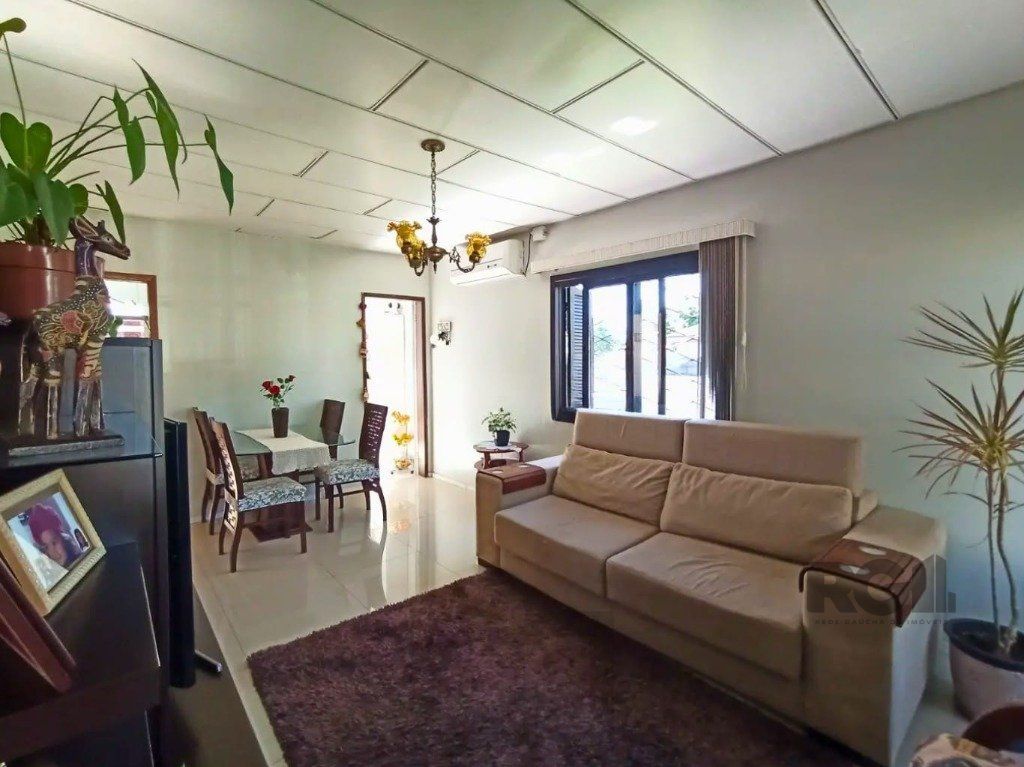 Casa com 3 quartos espaçosos, 2 banheiros bem distribuídos e 2 vagas de garagem — foto 1