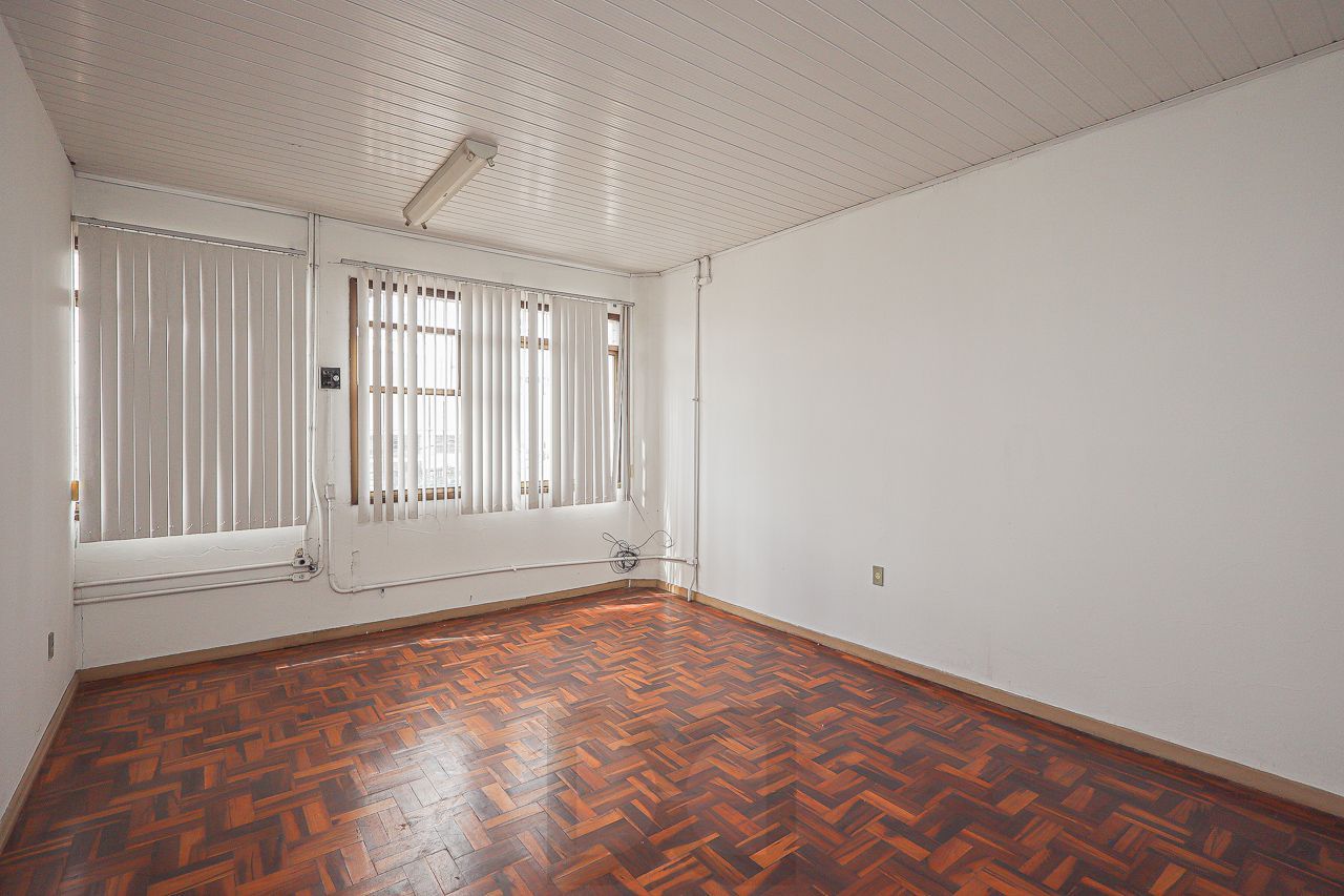 Prédio Comercial com entrada para caminhão — foto 11