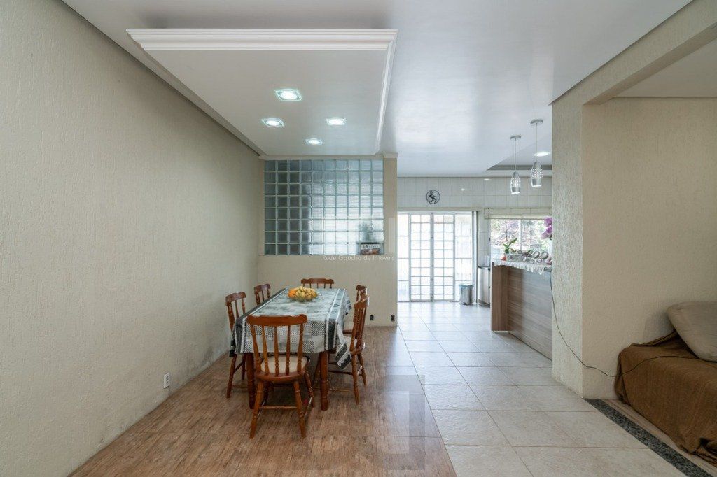 Casa para Venda - 259m², 4 dormitórios, sendo 1 suites, 4 vagas - Coronel Aparício Borges — foto 8