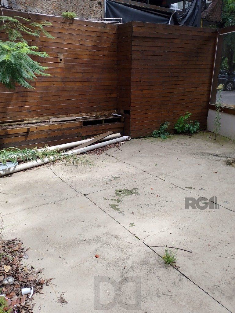 Loja comercial desocupada à venda no coração de Porto Alegre, localizada na Rua Mostardeiro — foto 2