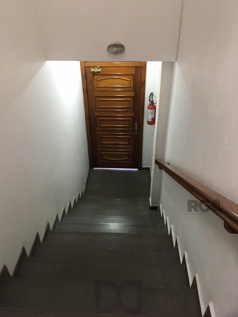 Prédio comercial com 02 lojas e 06 salas no bairro Jardim Itu, Porto Alegre/RS — foto 11