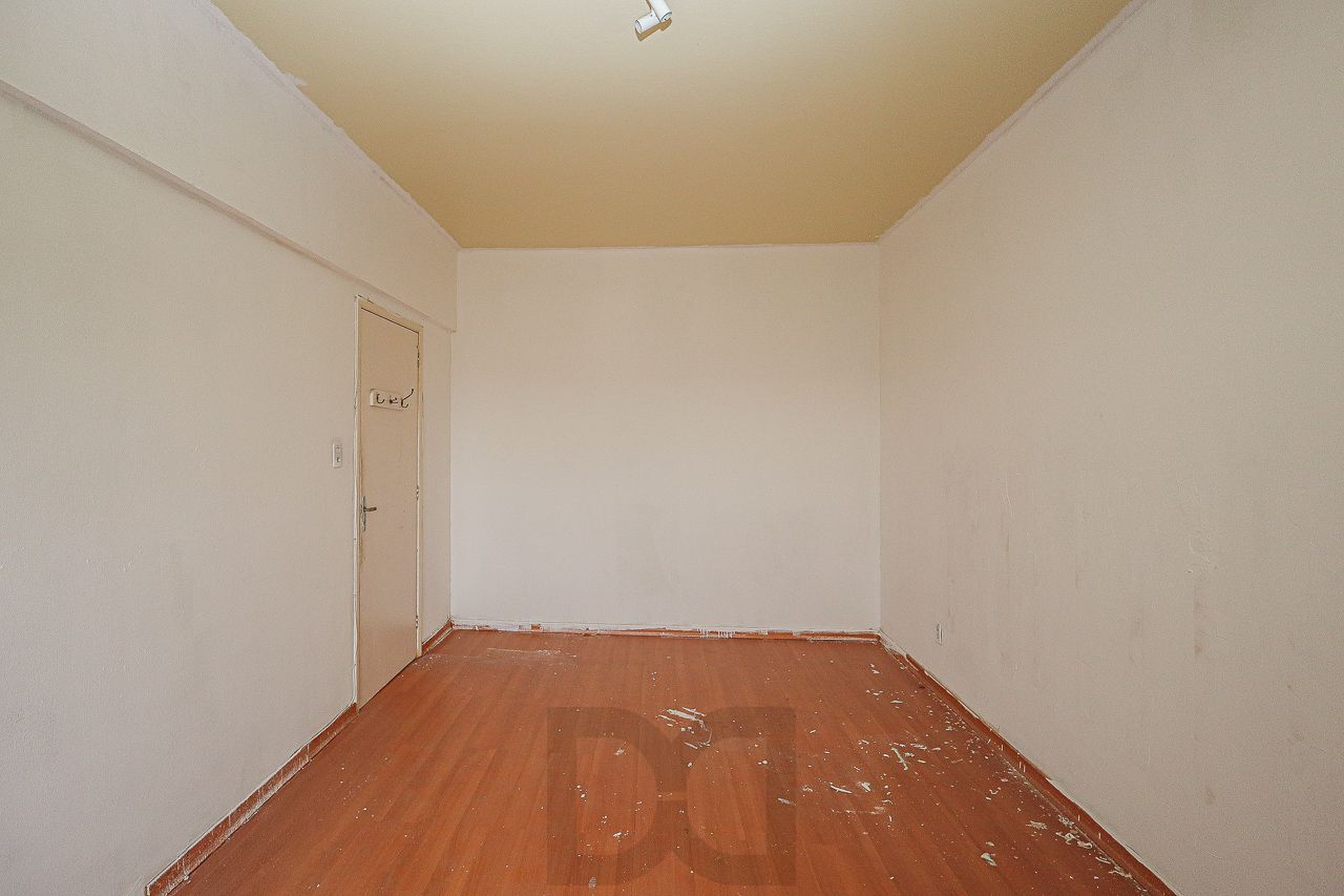 Apartamento 02 dormitórios no Bairro Floresta em Porto Alegre — foto 11