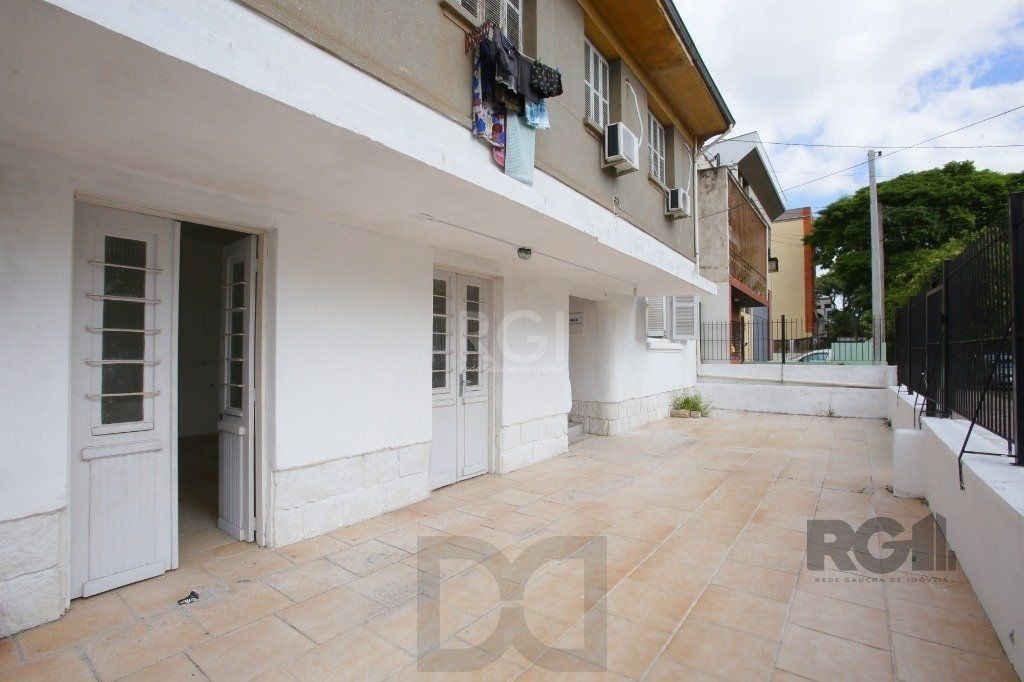 Prédio 3 andares. Composto de salas e apartamentos — foto 5