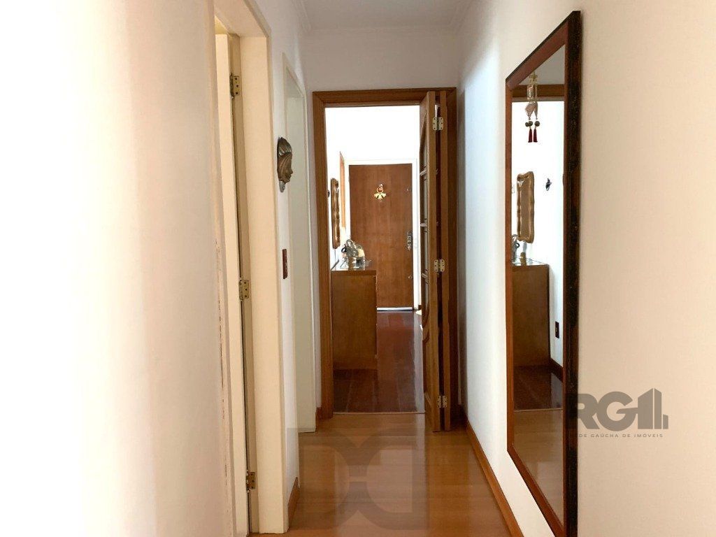 apartamento de 3 dormitórios , transformado em 2 com fácil reversão, Living para dois ambientes, com sacada fechada. — foto 9
