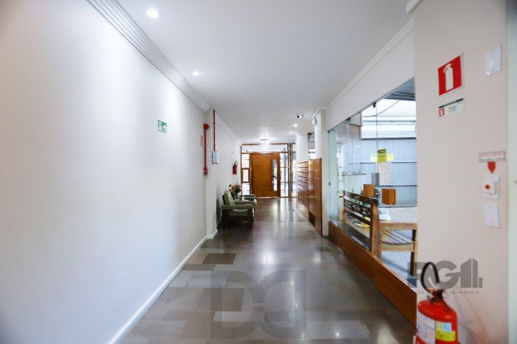 Apartamento 02 dormitórios no Bairro Floresta em Porto Alegre — foto 2