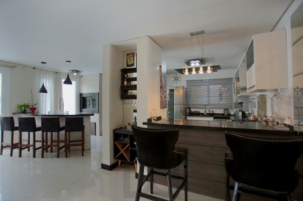 Casa 3 dormitórios, 300m², 3 banheiros, 4 garagens, Bairro Ecoville — foto 13