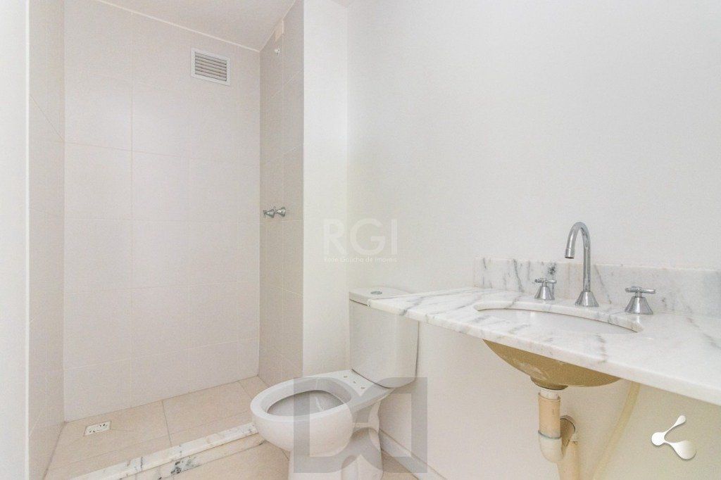 vende 03 dormitórios, living para dois ambientes, banheiro social, cozinha com churrasqueira e área de serviço com garagem — foto 15