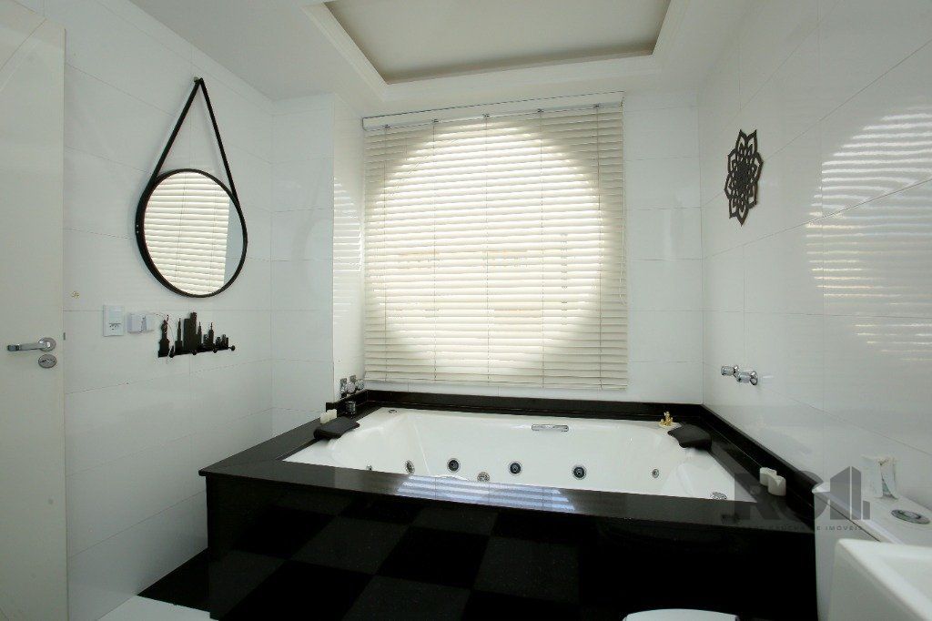 Casa 3 dormitórios, 300m², 3 banheiros, 4 garagens, Bairro Ecoville — foto 30