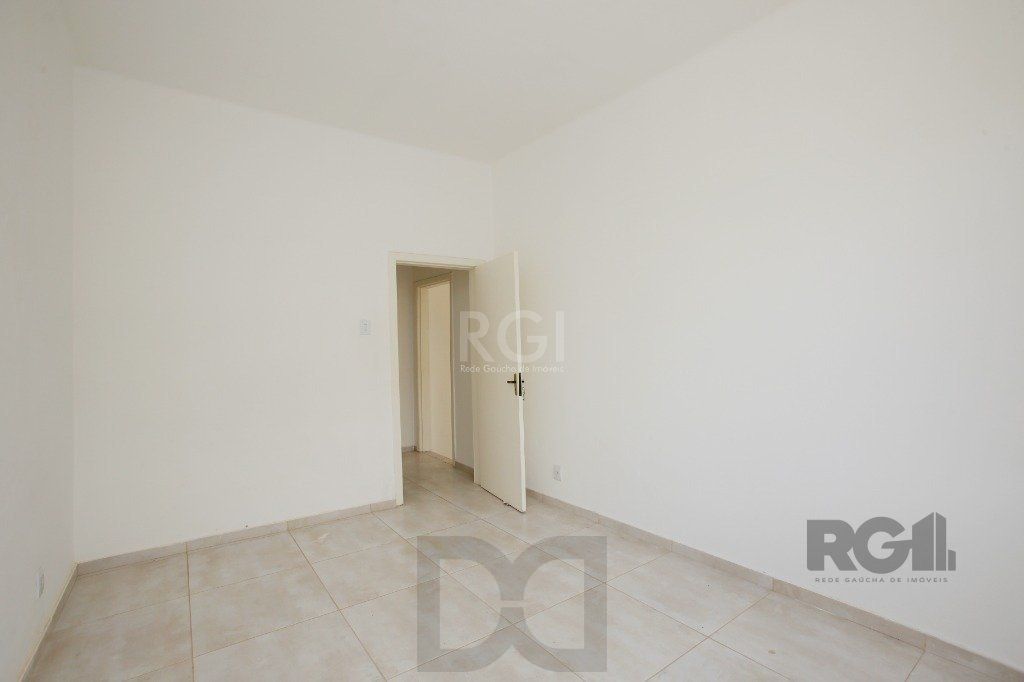 Prédio 3 andares. Composto de salas e apartamentos — foto 28