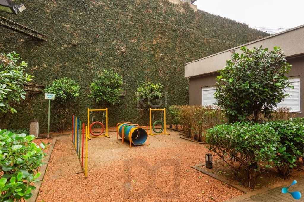 vende 03 dormitórios, living para dois ambientes, banheiro social, cozinha com churrasqueira e área de serviço com garagem — foto 36