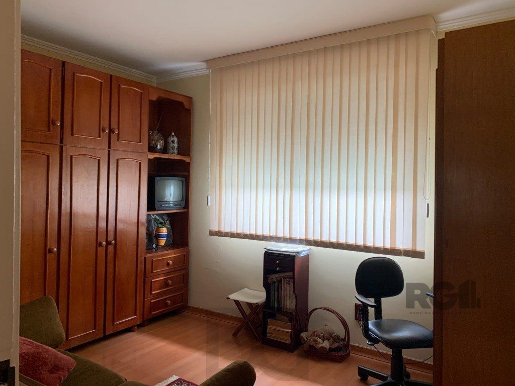 apartamento de 3 dormitórios , transformado em 2 com fácil reversão, Living para dois ambientes, com sacada fechada. — foto 7