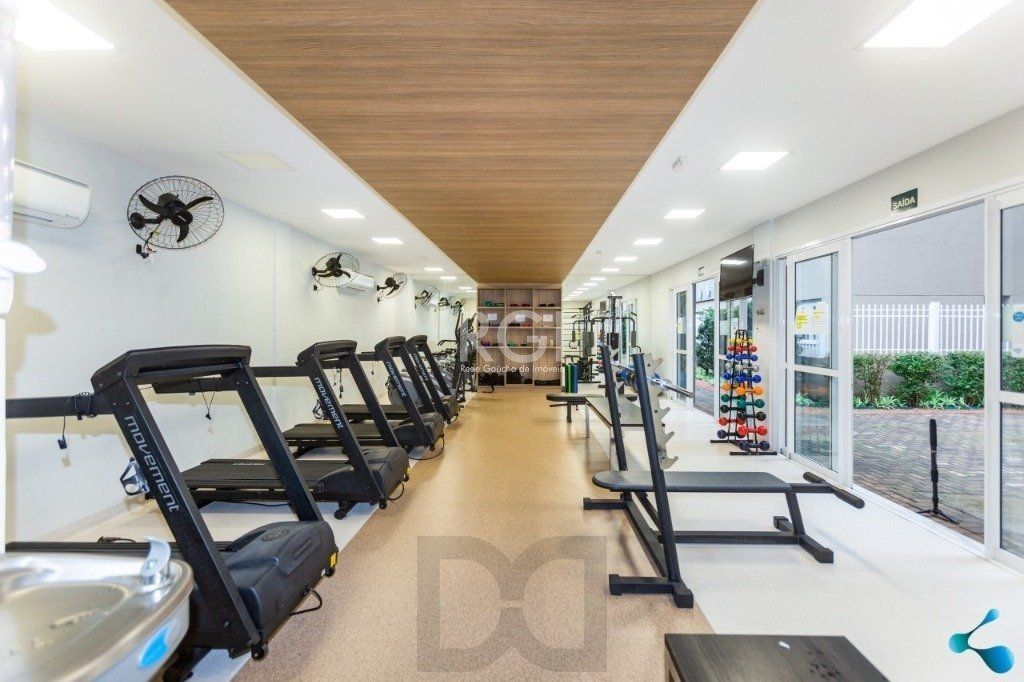Vende apartamento, 03 dormitórios, living para dois ambientes, banheiro social, cozinha com churrasqueira e área de serviço e garagem. — foto 12